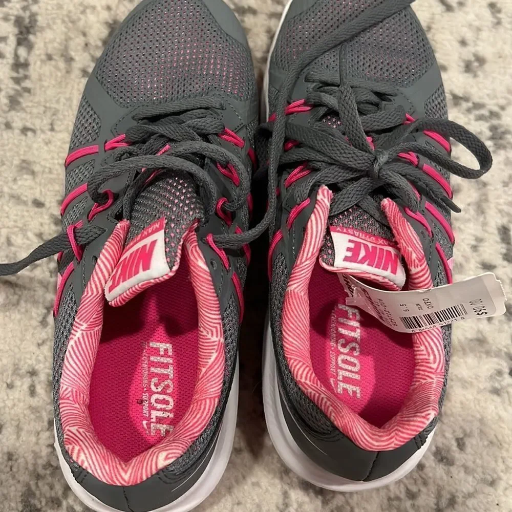 Nike Max Dynasty Women’s Running Shoes Size 6.5 worn once grey and pink Like new